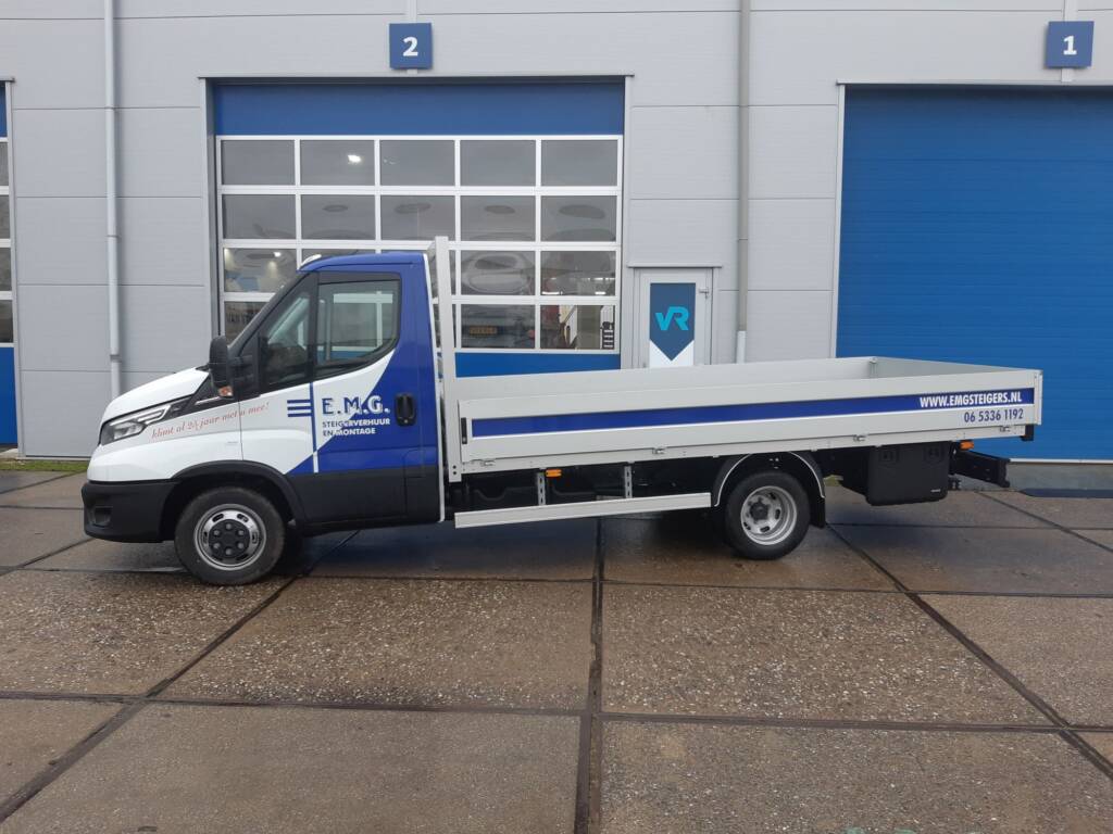 EMG steigerverhuur Iveco zijkant