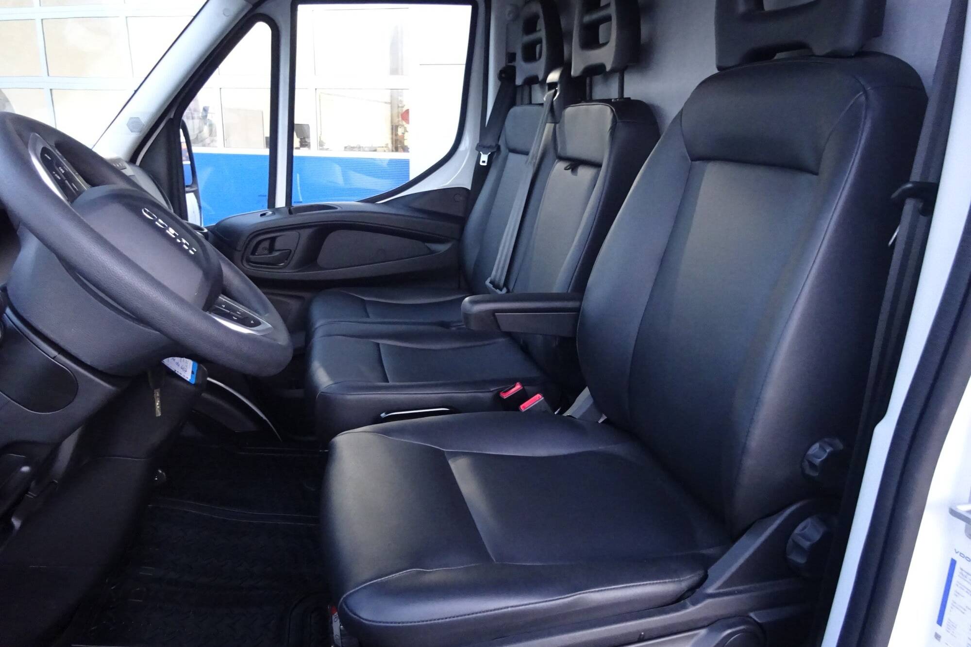 M. De Wit Graafmachine verhuur Iveco cabine