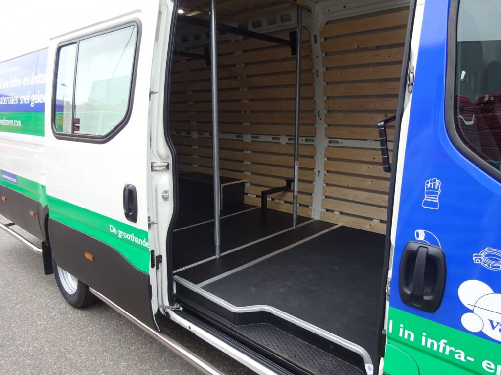 van Walraven iveco bus zijkant